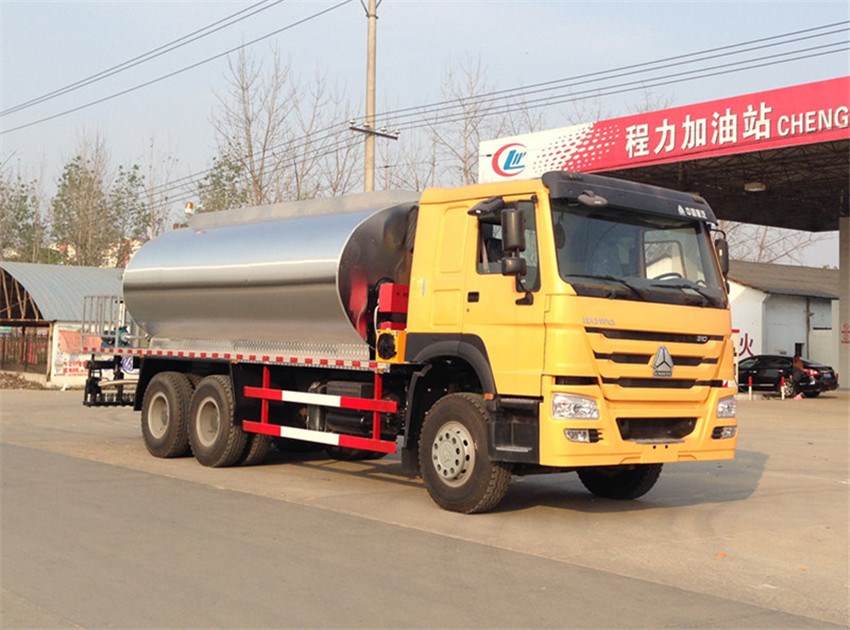 12方重汽豪沃沥青洒布车