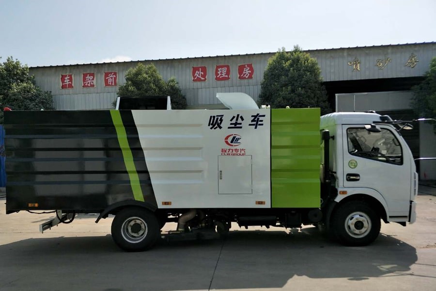东风5吨吸尘车