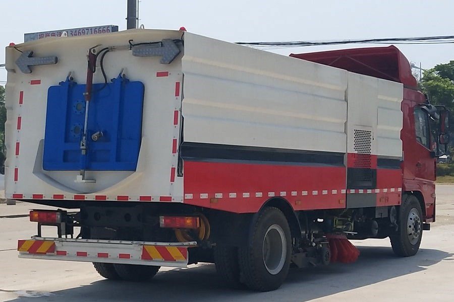 陕汽8吨大型洗扫车