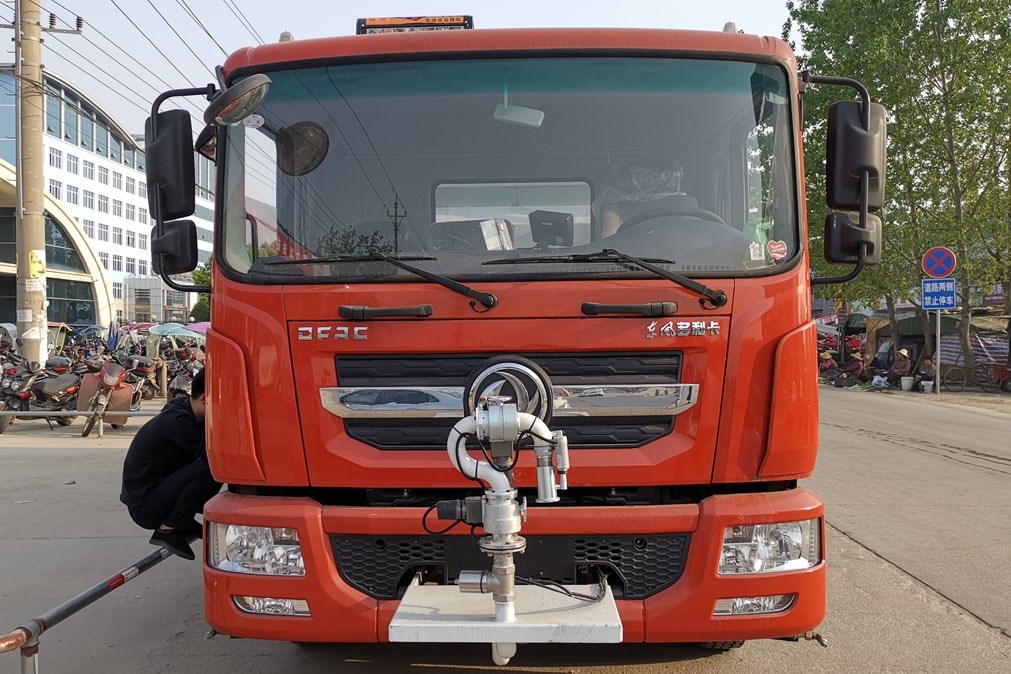 8吨洗扫车