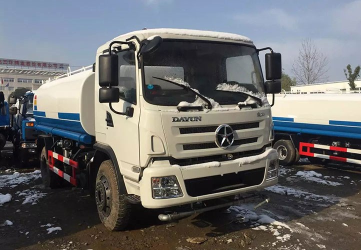 国五大运洒水车｜13吨洒水车