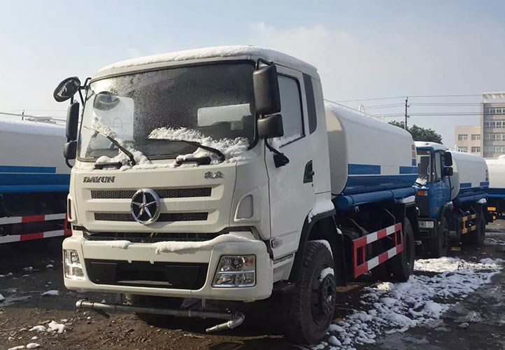 国五大运洒水车｜13吨洒水车