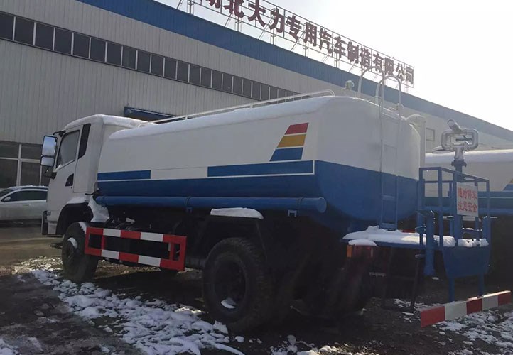 国五大运洒水车｜13吨洒水车