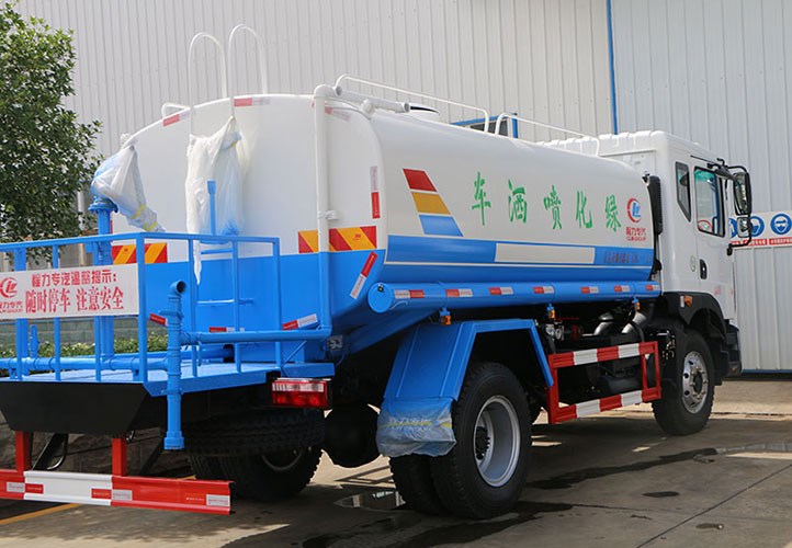 国五东风d9洒水车｜12吨洒水车