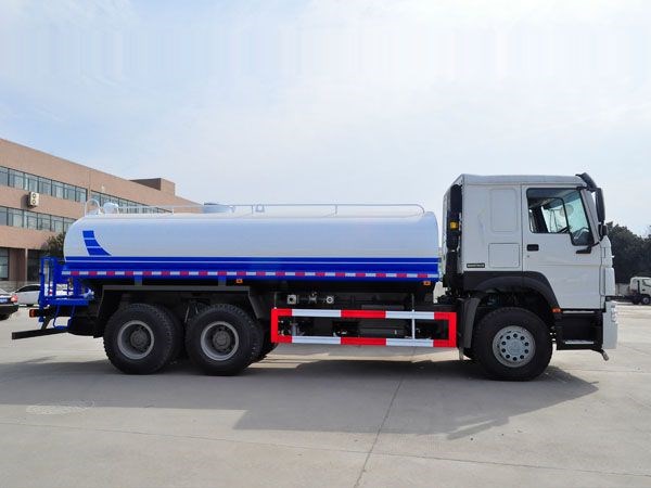 重汽豪沃20吨后双桥洒水车