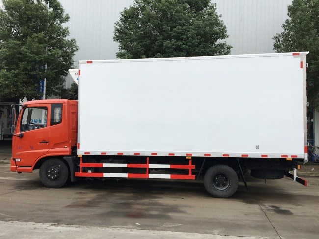 (厢长5.6米)东风天锦冷藏车