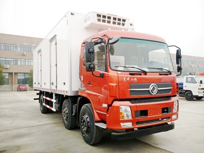 东风三轴冷藏车(厢长8.6米)