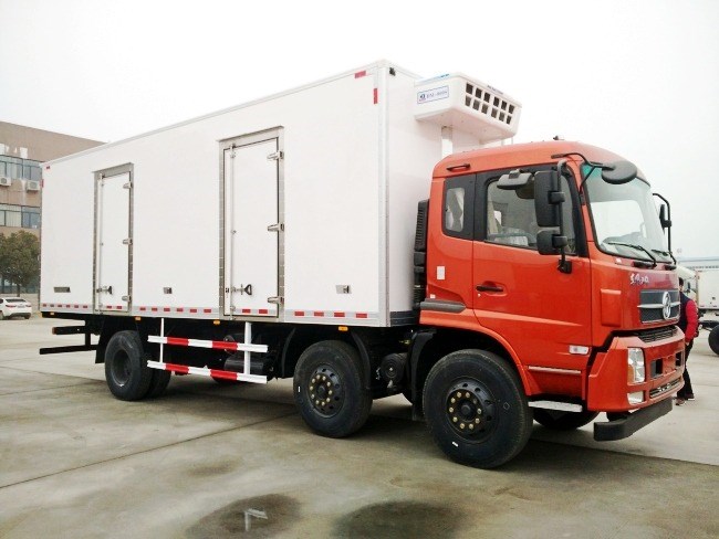 东风三轴冷藏车(厢长8.6米)